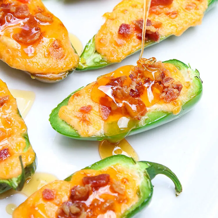 Jalapeños rellenos con tocino